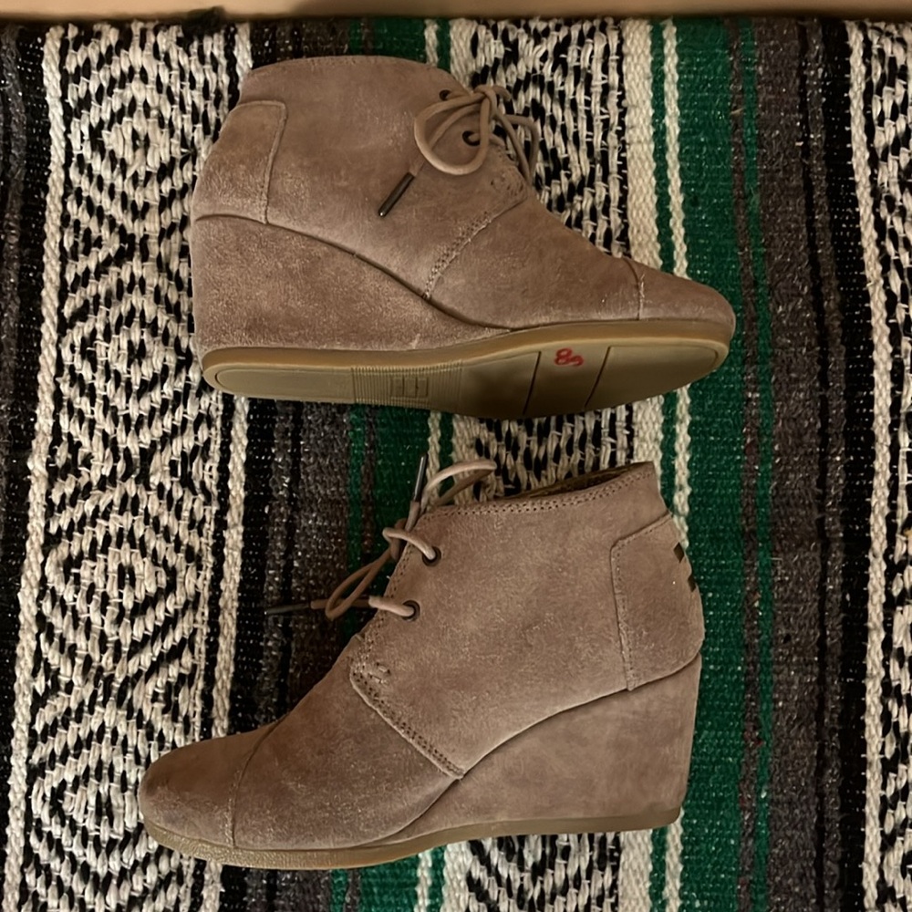 TOMS Taupe Suede Wedge Ankle Boots women’s 7 - Picture 5 of 11